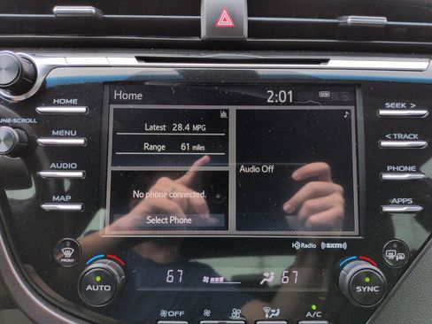 Used 2019 Toyota Camry XLE FWD image 19
