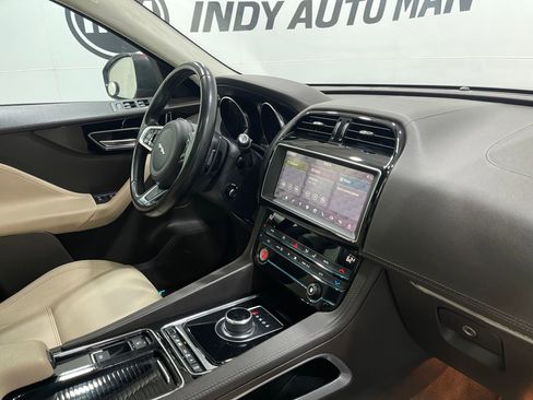 Used 2019 Jaguar F-PACE Prestige image 21
