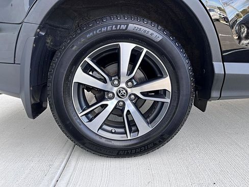 Used 2017 Toyota RAV4 XLE w/ Carpet Mat Package image 33