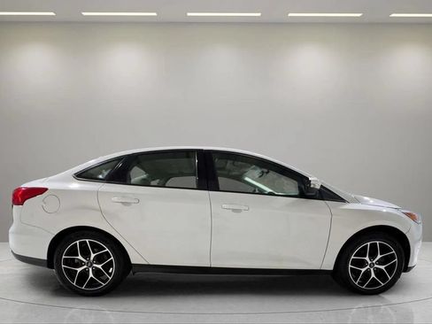 Used 2017 Ford Focus SEL FWD image 2
