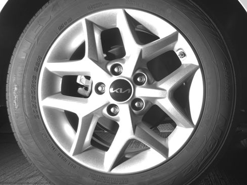 Used 2025 Kia Soul LX w/ LX Technology Package image 15