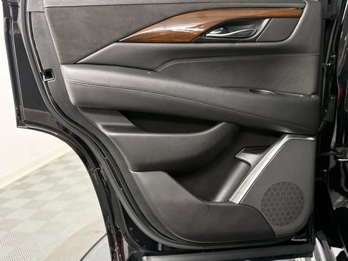 Used 2020 Cadillac Escalade Luxury w/ Escalade Sport Edition image 33