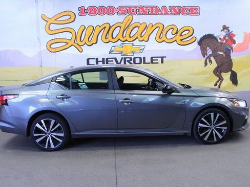 Used 2021 Nissan Altima 2.5 SR image 1