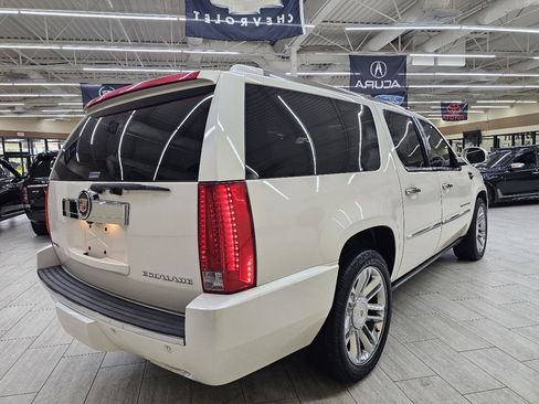Used 2013 Cadillac Escalade ESV Platinum RWD image 6