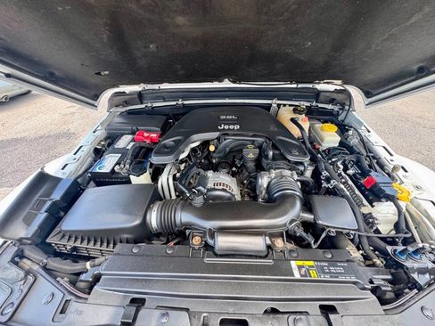 Used 2019 Jeep Wrangler Unlimited Sahara AWD/4WD image 13