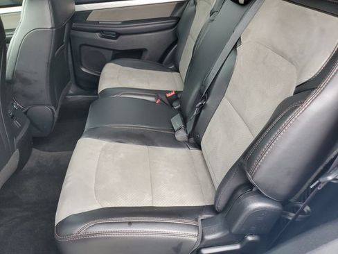 Used 2017 Ford Explorer XLT w/ Equipment Group 202A FWD image 11