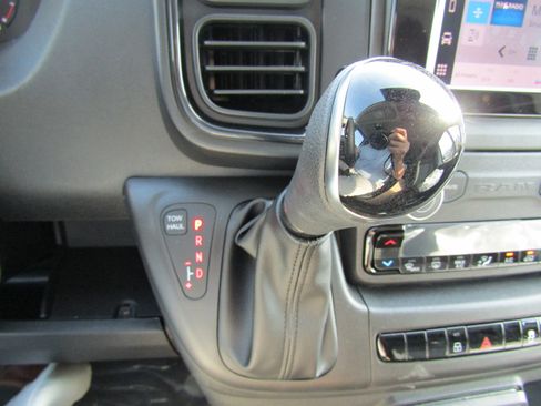 New 2025 RAM ProMaster 2500 w/ Convenience Group FWD image 22