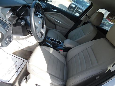 Used 2016 Ford Escape Titanium image 10