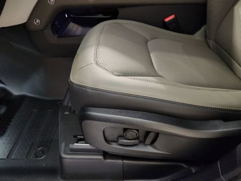 New 2026 Land Rover Defender 110 X-Dynamic SE image 25