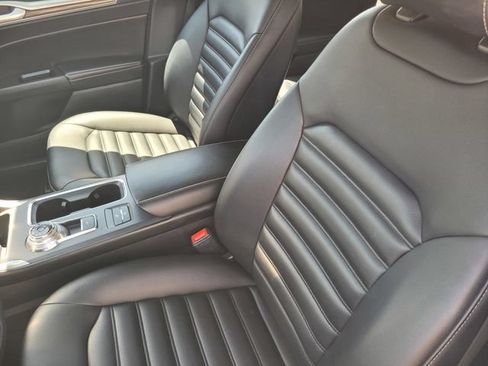 Used 2020 Ford Fusion SEL FWD image 11