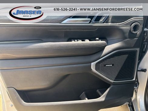 Used 2024 Jeep Wagoneer L Series II w/ Premium Group I image 12