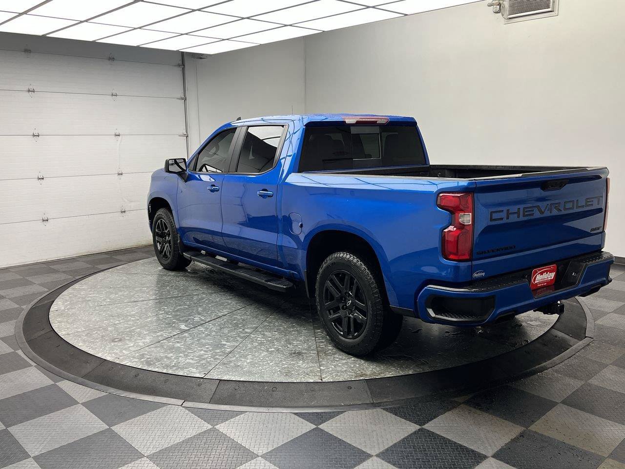 Used 2024 Chevrolet Silverado 1500 RST AWD/4WD image 2