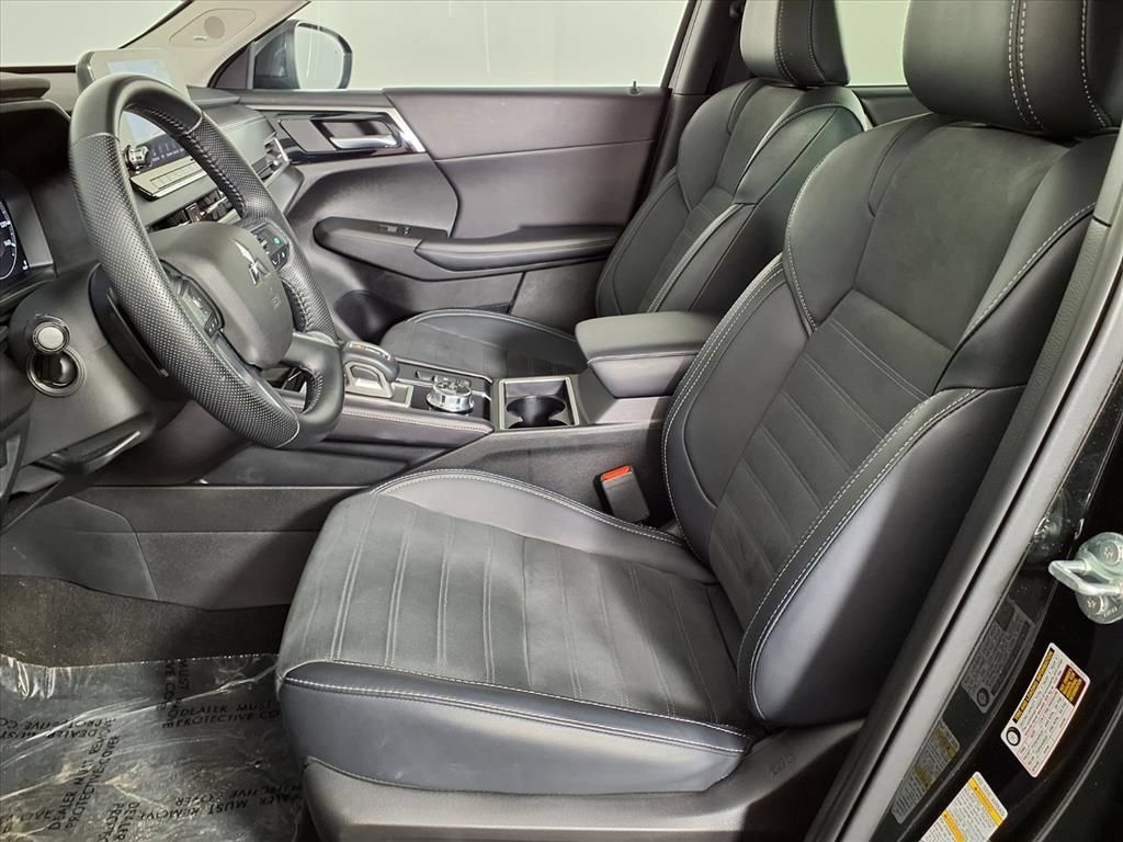 Used 2024 Mitsubishi Outlander SE FWD image 23