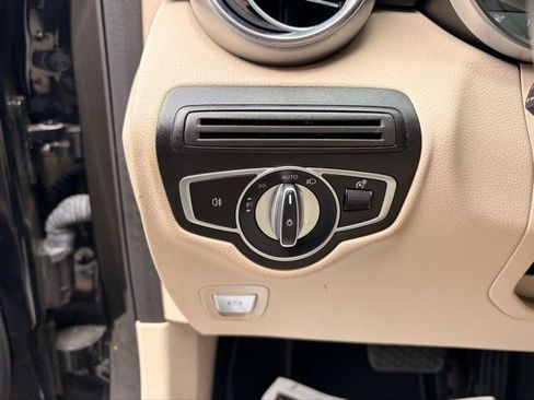 Used 2022 Mercedes-Benz GLC 300 4MATIC w/ Driver Assistance Package image 33