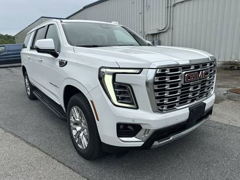 Used 2025 GMC Yukon XL Denali AWD/4WD image 11
