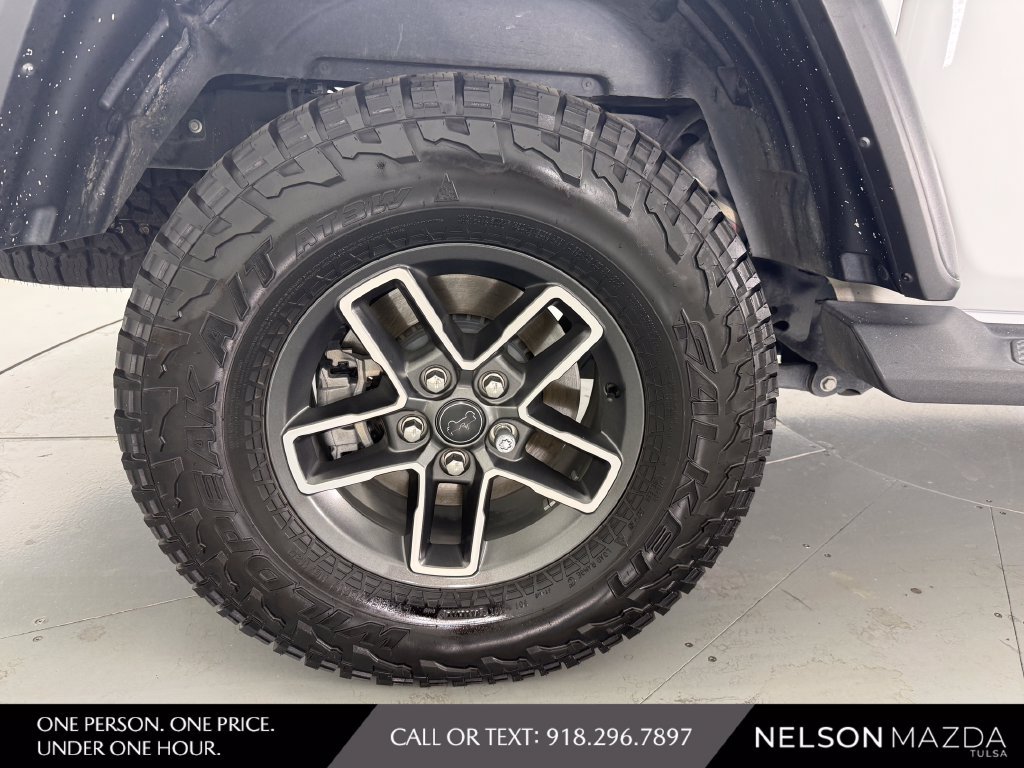 Used 2025 Jeep Gladiator Mojave w/ Convenience Group AWD/4WD image 13