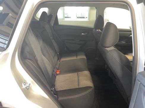Used 2025 Nissan Rogue SV AWD/4WD image 18