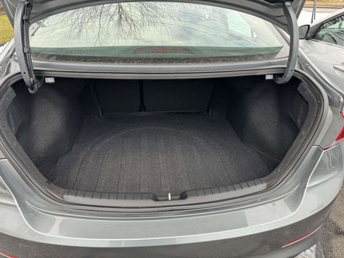 Used 2018 Hyundai Elantra SE image 38