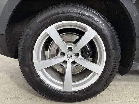 Certified 2021 Porsche Macan image 16