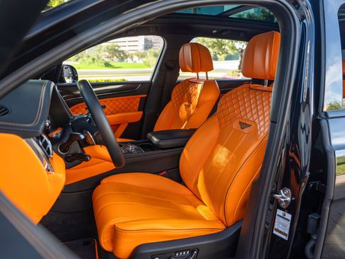 Certified 2023 Bentley Bentayga AWD/4WD image 8