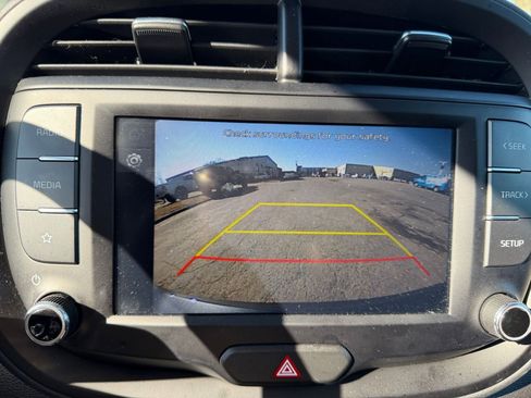 Used 2025 Kia Soul LX w/ LX Technology Package image 17