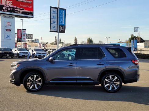 Certified 2024 Honda Pilot Touring image 8