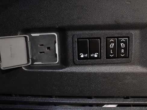 Used 2021 GMC Yukon AT4 image 40