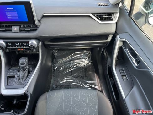 Certified 2025 Toyota RAV4 XLE FWD image 19
