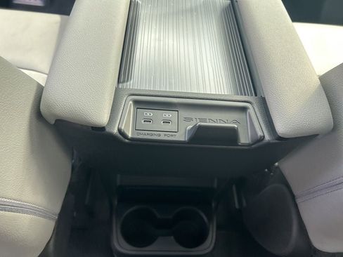 New 2026 Toyota Sienna XLE image 12