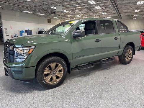 Used 2024 Nissan Titan SV w/ SV Bronze Edition Package image 3