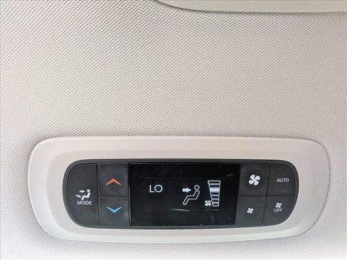 Used 2017 Chrysler Pacifica Touring-L FWD image 26