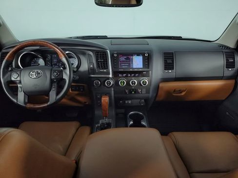 Used 2020 Toyota Sequoia Platinum image 28