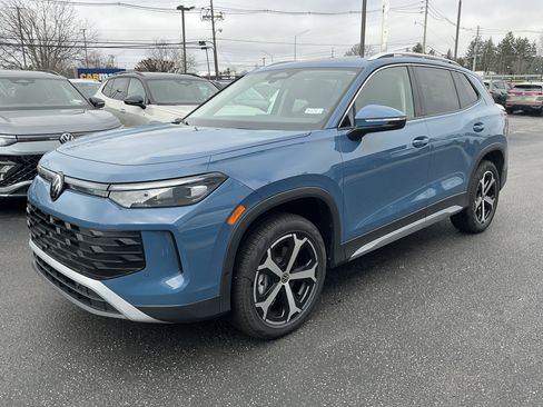 New 2026 Volkswagen Tiguan SE image 3