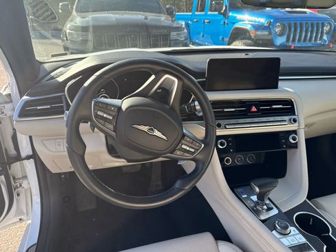 Used 2025 Genesis G70 2.5T image 7