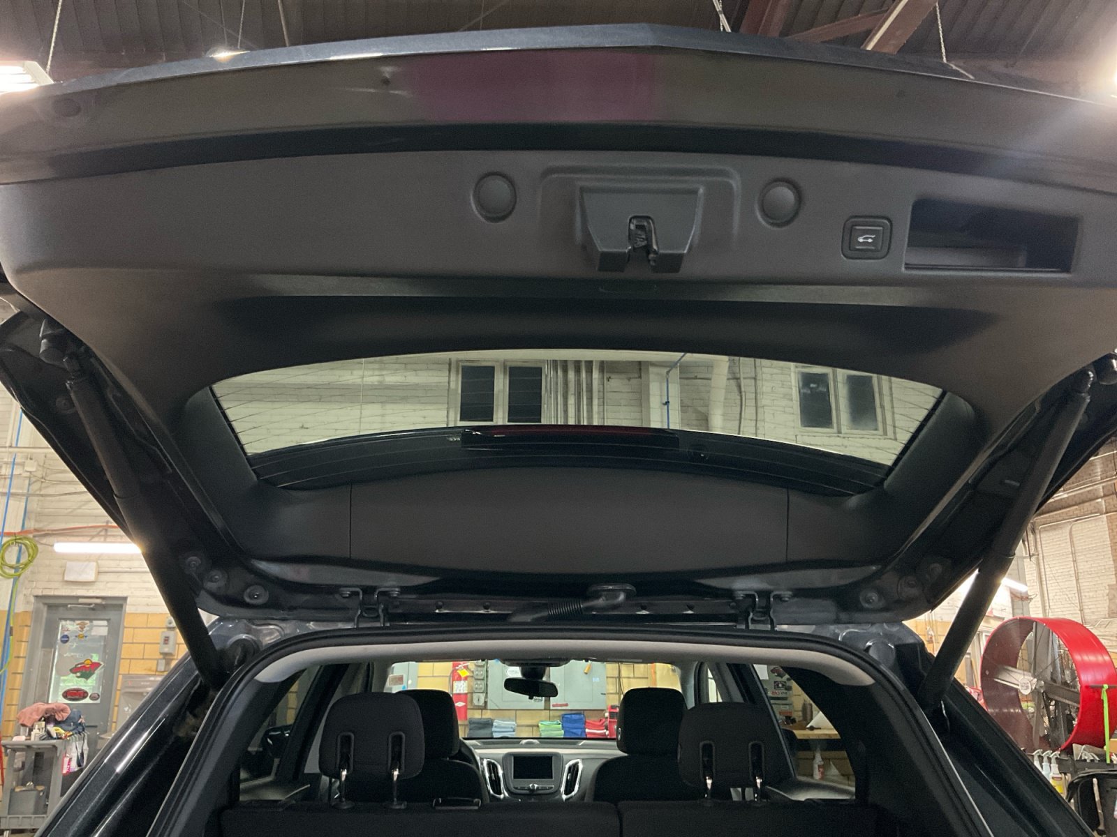 Used 2020 Chevrolet Equinox LT AWD/4WD image 23