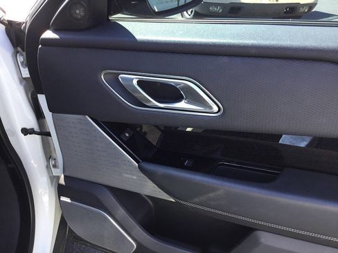 Used 2018 Land Rover Range Rover Velar S image 25