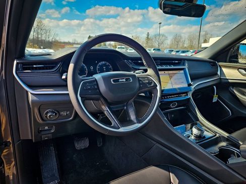 New 2026 Jeep Grand Cherokee L Limited w/ Limited Altitude Package AWD/4WD image 13