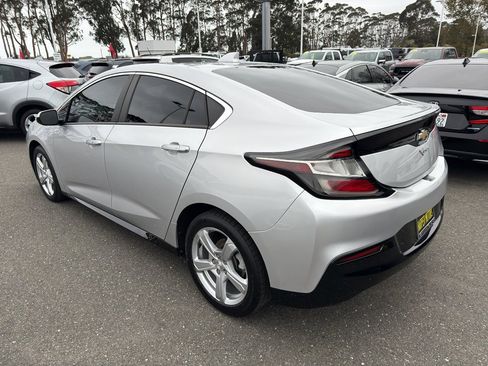 Used 2018 Chevrolet Volt LT w/ Comfort Package image 2