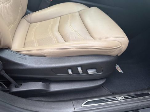 Used 2019 Cadillac XT5 Platinum AWD/4WD image 12