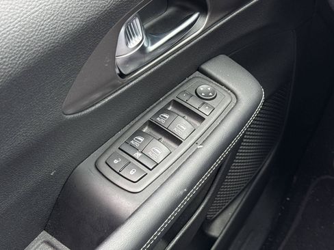 Used 2025 Chrysler Pacifica Select FWD image 18