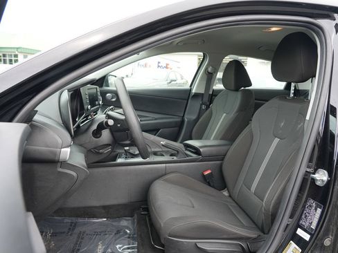 Used 2023 Hyundai Elantra SE FWD image 12
