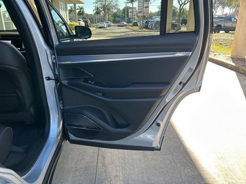 Used 2024 Jeep Wagoneer Launch Edition image 39