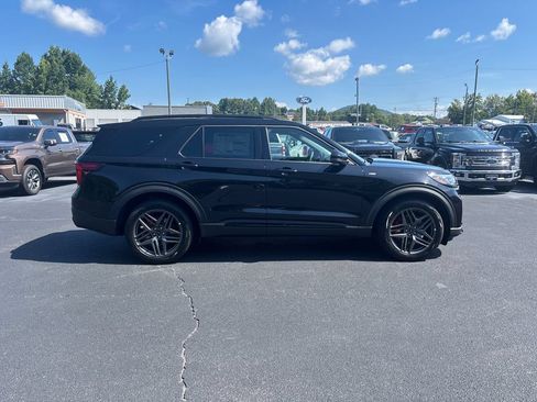 New 2026 Ford Explorer ST-Line w/ ST-Line Street Pack RWD image 4