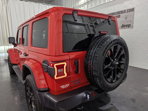 Used 2025 Jeep Wrangler Unlimited Sahara image 5