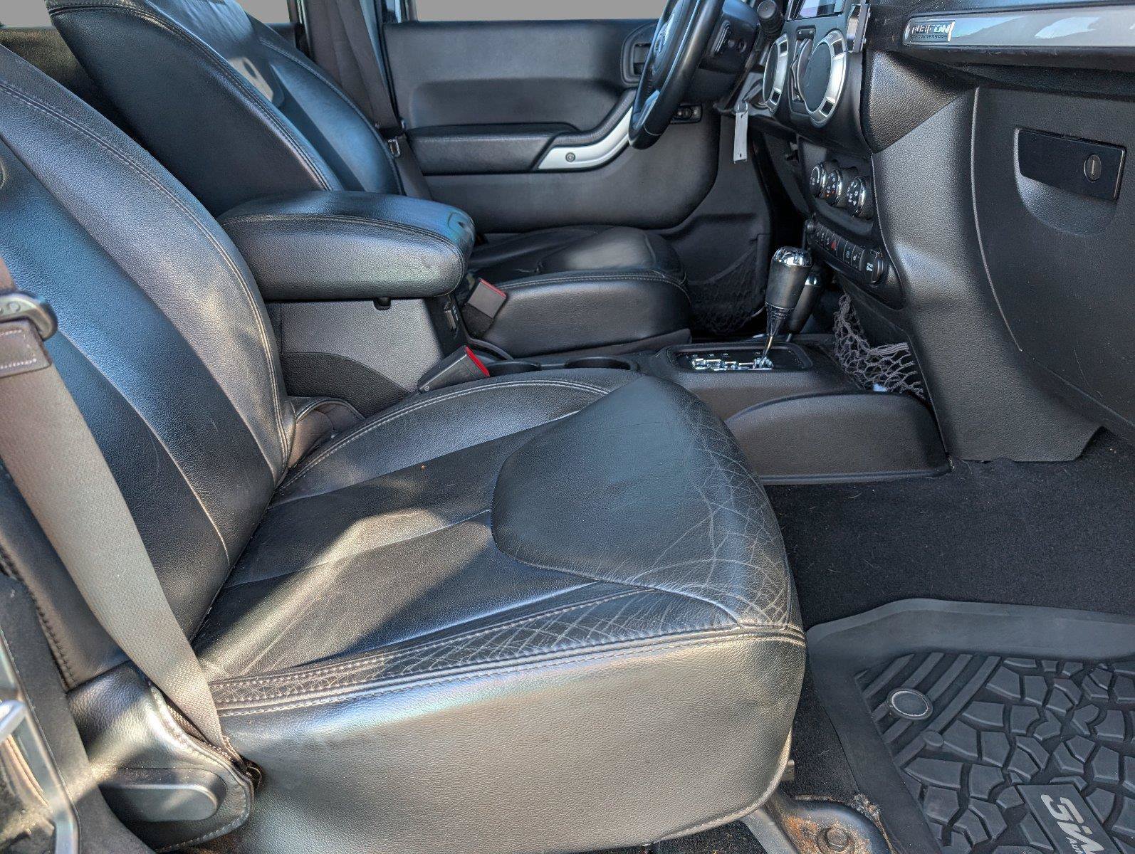 Used 2013 Jeep Wrangler Unlimited Rubicon AWD/4WD image 42