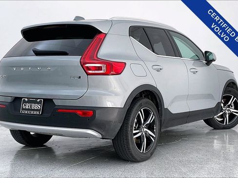Certified 2025 Volvo XC40 B5 Core image 2