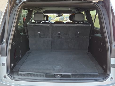 Used 2024 Jeep Wagoneer L Series II w/ Flexible Seating Group RWD image 15