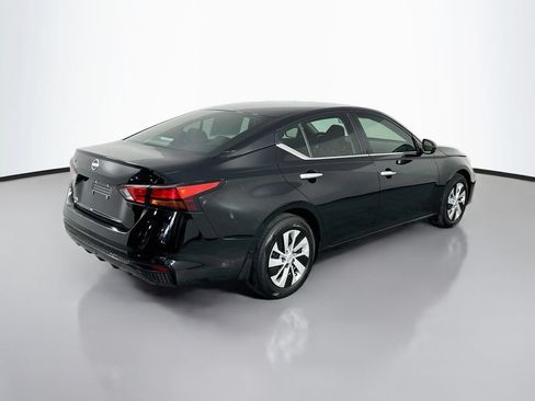 Used 2024 Nissan Altima 2.5 S FWD image 7