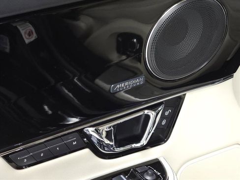 Used 2016 Jaguar XJ L Portfolio image 15