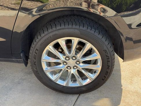 Used 2020 Buick Enclave Essence w/ Sound and Sites Package FWD image 8
